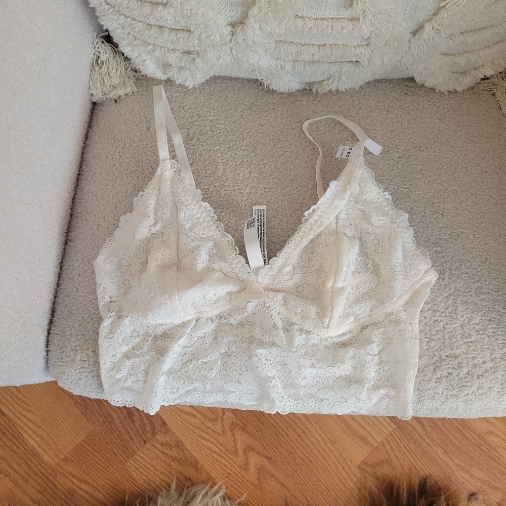 Cream Lace Bra with Scalloped Edges and Bow Detail